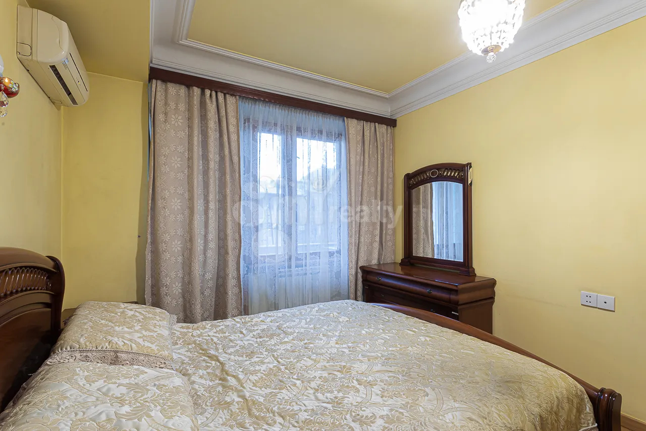 Купить 3 комнатную квартиру Анрапетутян ул, Центр Ереван, 159749