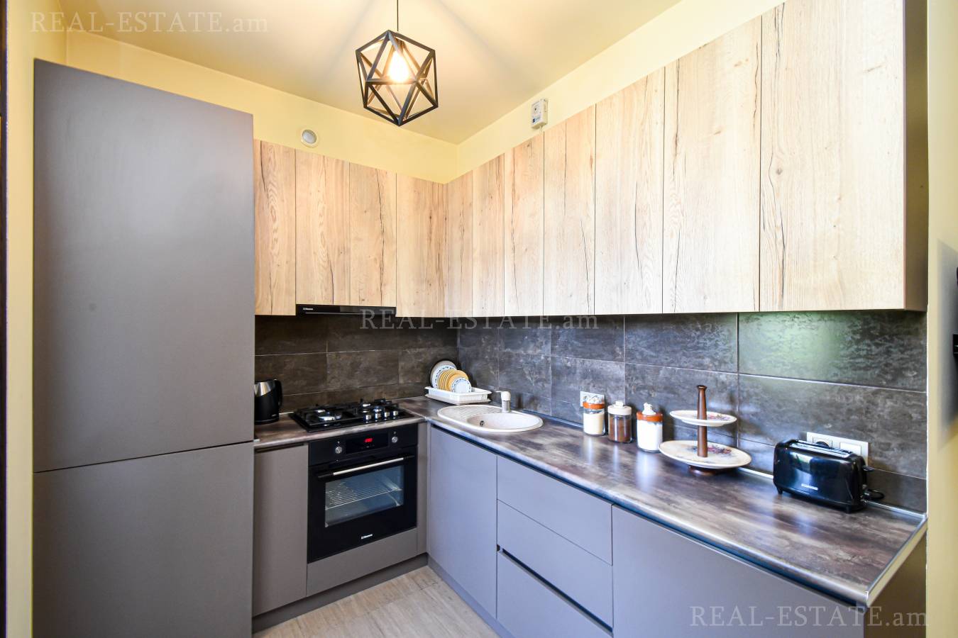 4 սենյականոց բնակարան  Կոմիտասի պող, Արաբկիր Երևան, 122871