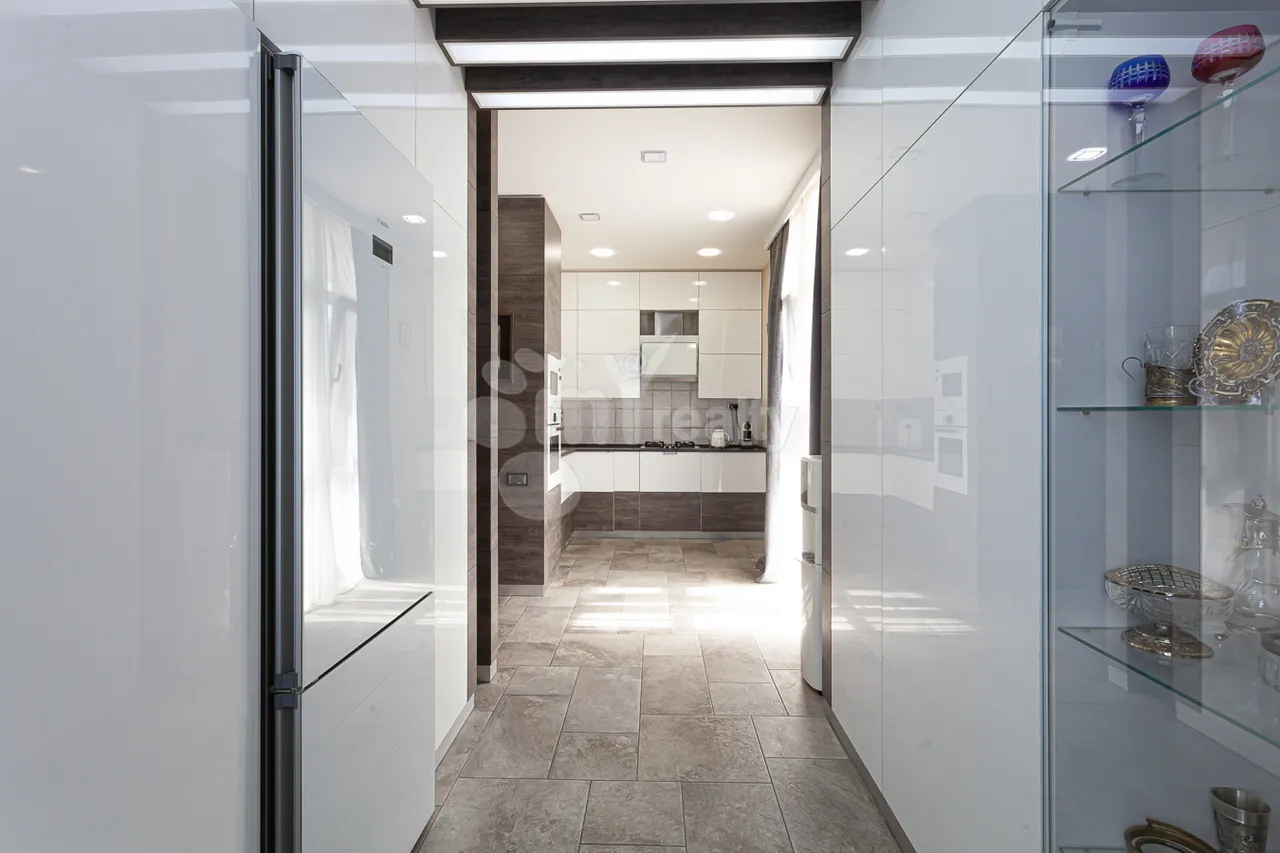 3 bedroom apartment for sale Antarayin St, Center Yerevan, 161759