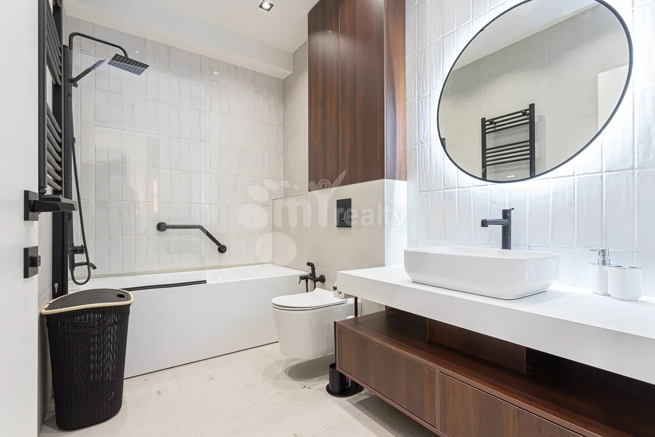 3 bedroom apartment for rent Amiryan St, Center Yerevan, 157289