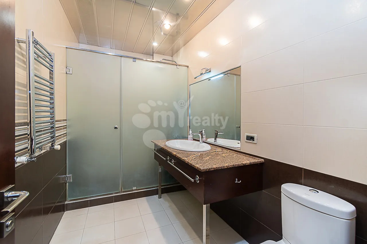 4 bedroom apartment for sale خیابان باقرامیان بن بست 2, عربگیر ایروان, 161808