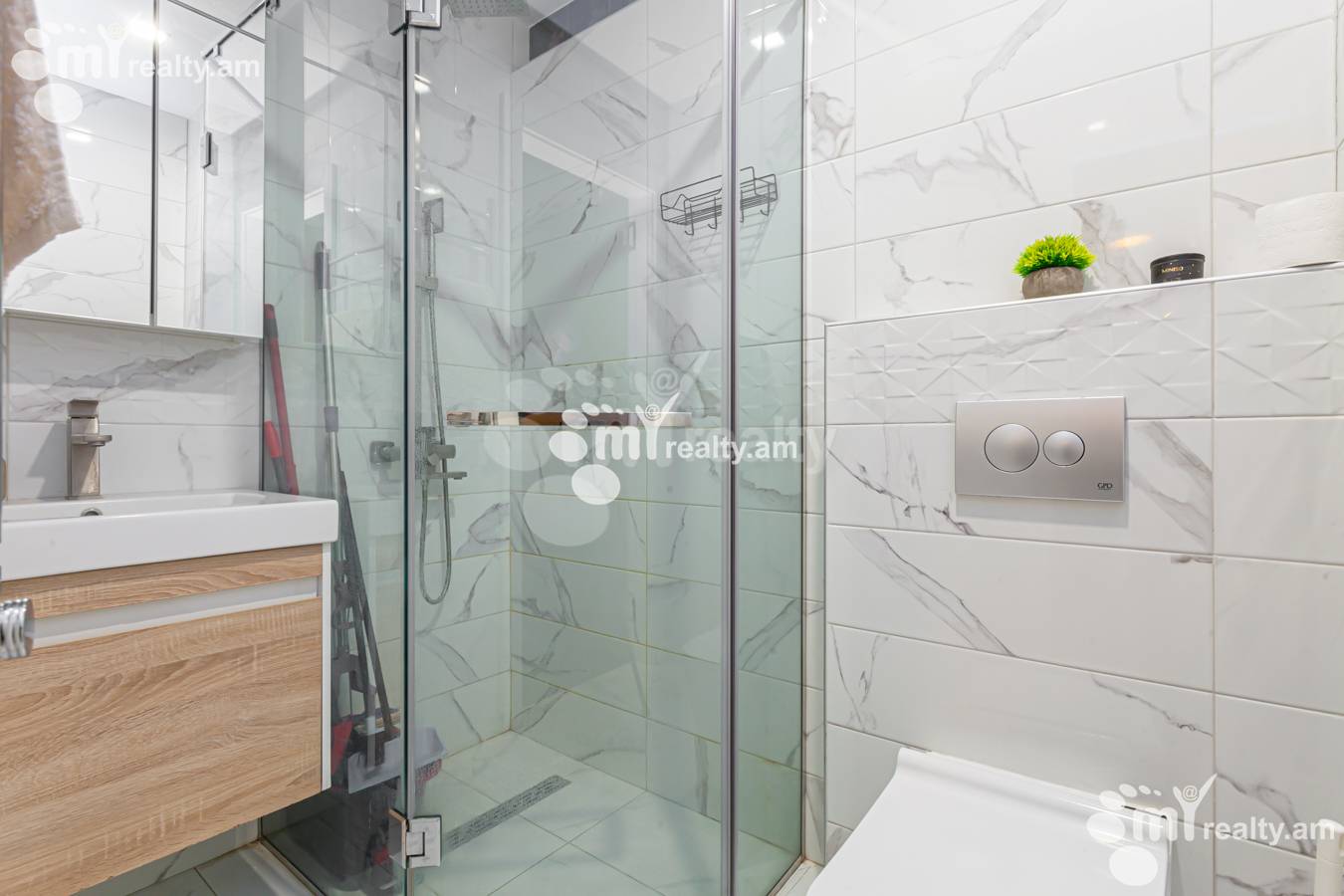 2 սենյականոց բնակարան  Զարոբյան(Զարուբյան) փող, Կենտրոն Երևան, 149597