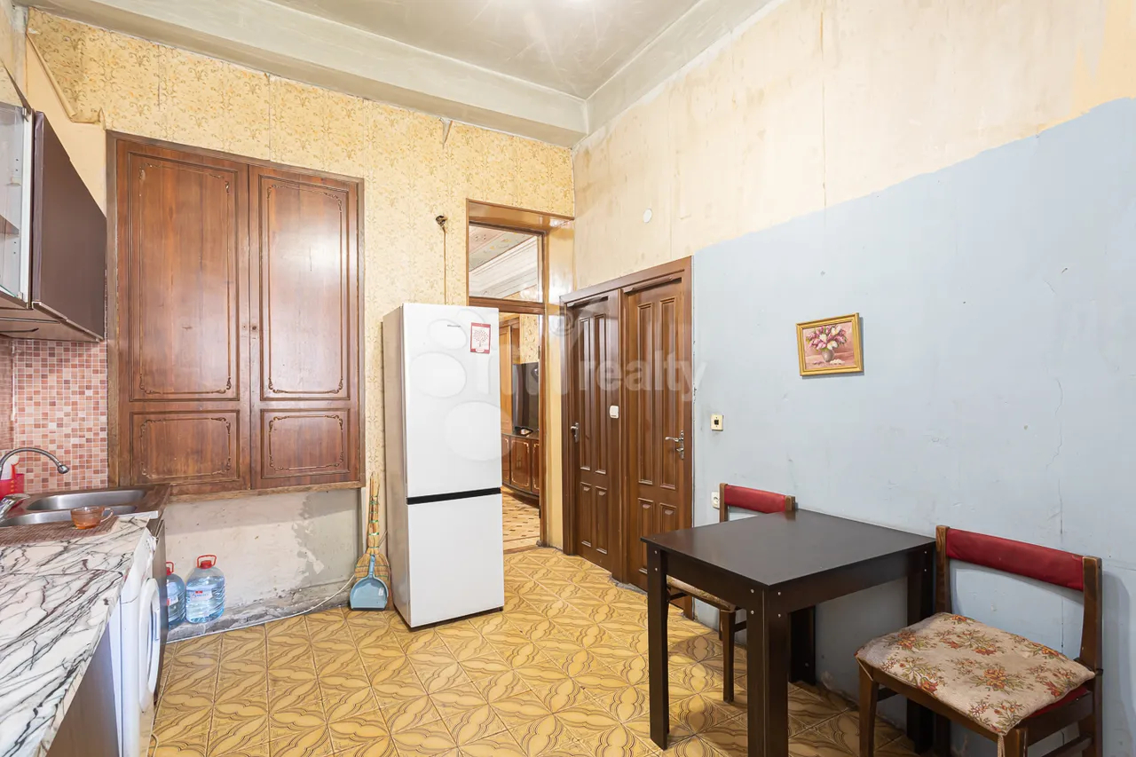 5 bedroom apartment for sale خیابان ابوویان, مرکز شهر ایروان, 159581