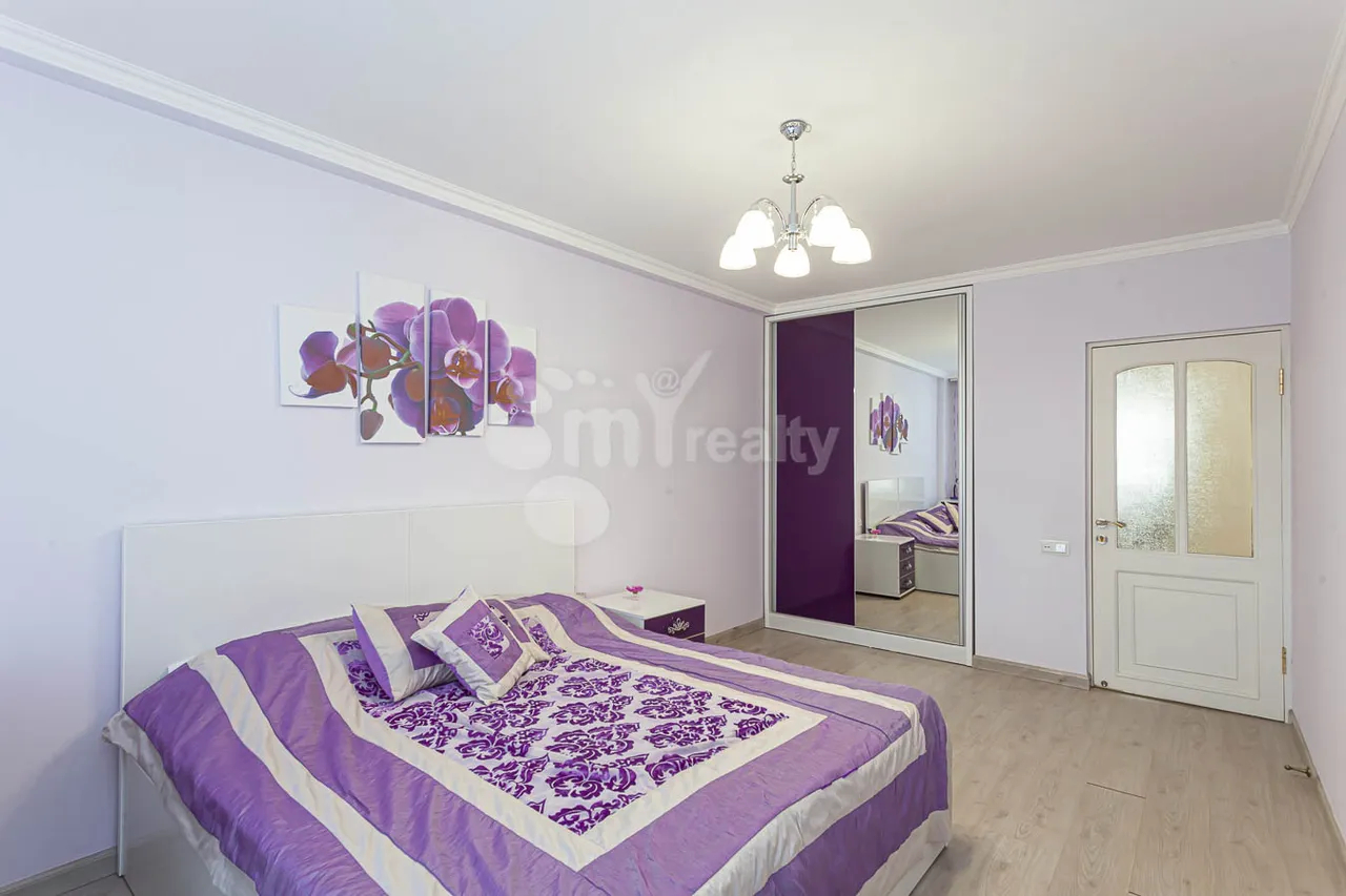 3 bedroom apartment for rent Mashtots Ave, Center Yerevan, 159963