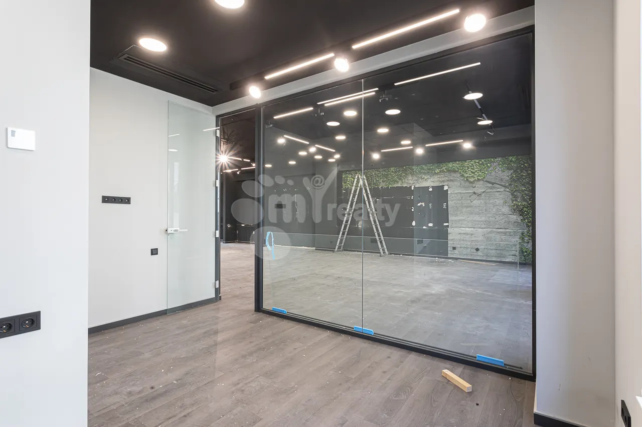 Commercial property for rent Antarayin, Leonid-Azgaldyan-Straße,, Center Yerevan, 160088