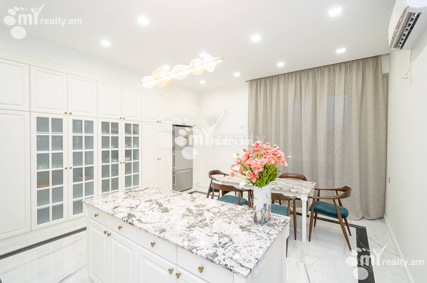 Снять 4 комнатную квартиру Амирян ул, Центр Ереван, 145989