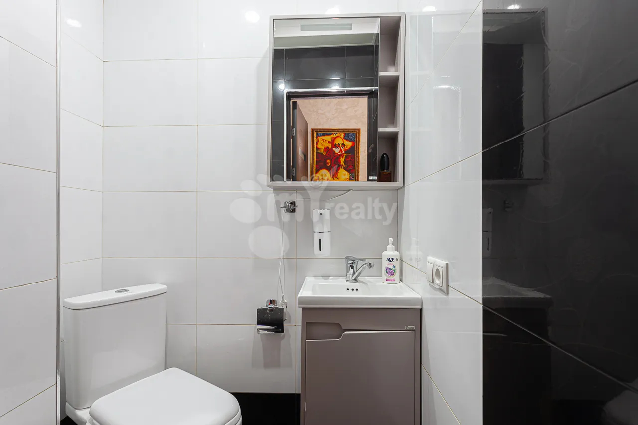 4 bedroom apartment for sale Antarayin St, Center Yerevan, 160812