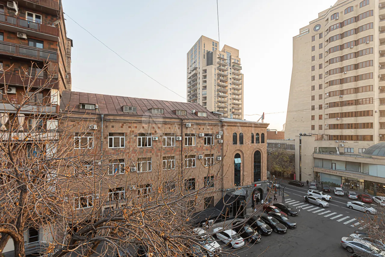 Купить 2 комнатную квартиру Анрапетутян ул, Центр Ереван, 158021