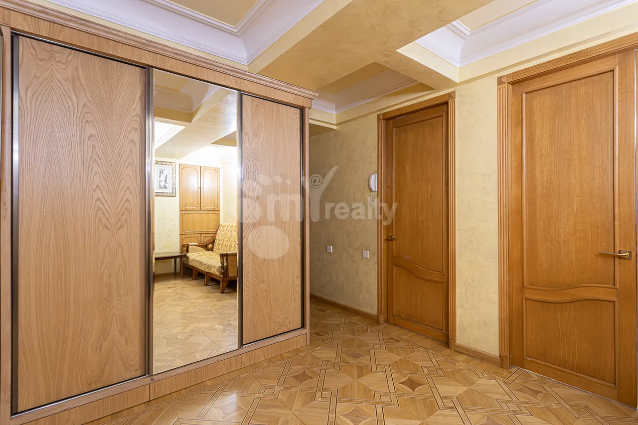 3 bedroom apartment for sale Hanrapetutyan St, Center Yerevan, 159749
