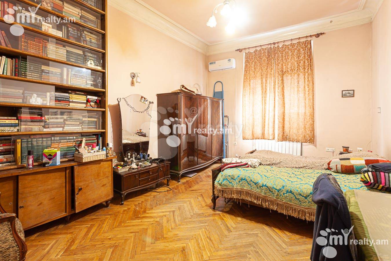 3 bedroom apartment for sale Tpagrichner St, Center Yerevan, 155196