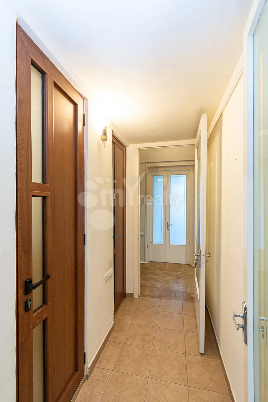 4 bedroom apartment for rent Mashtots Ave, Center Yerevan, 160196