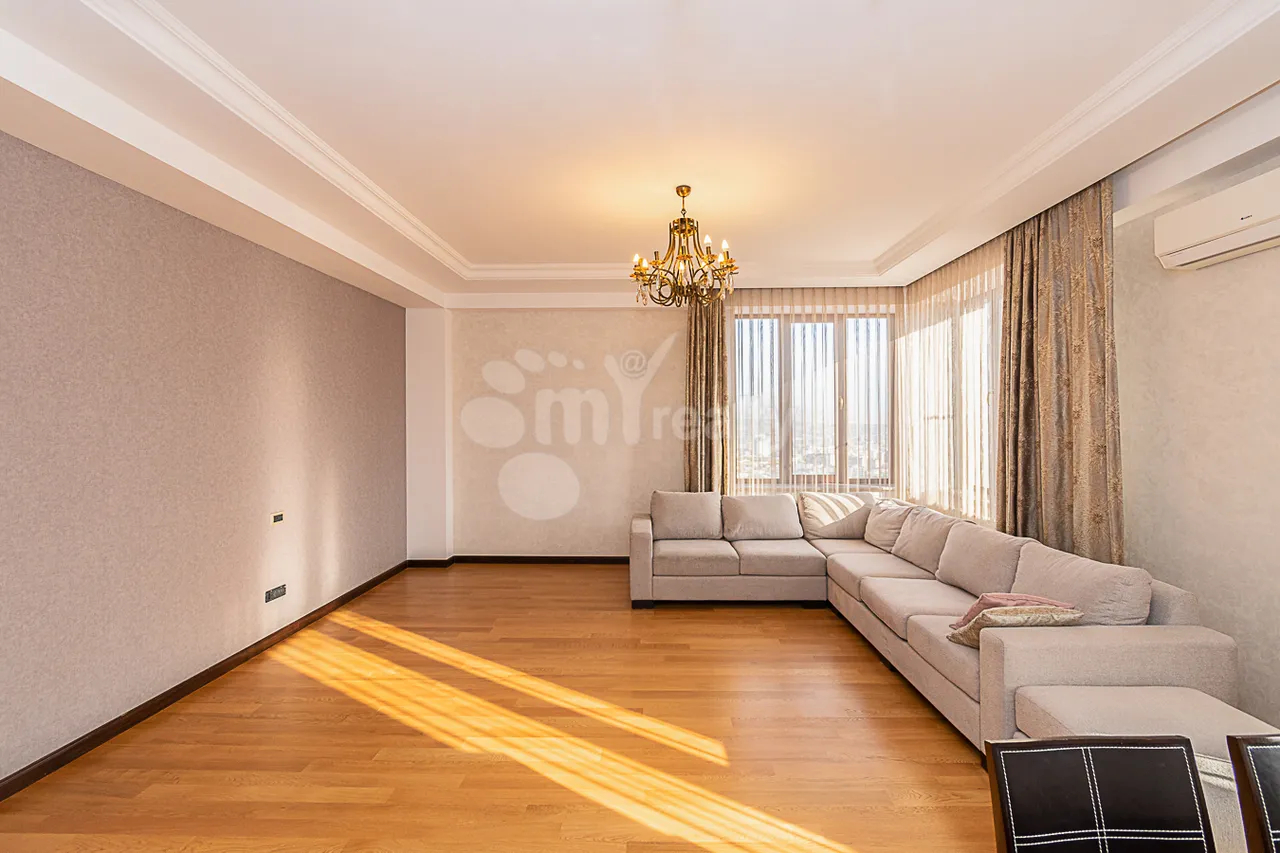 4 bedroom apartment for sale Baghramyan Ave (Kentron), Center Yerevan, 161808