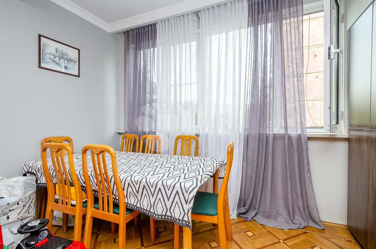 3 bedroom apartment for sale خیابان پوشکین, مرکز شهر ایروان, 159755