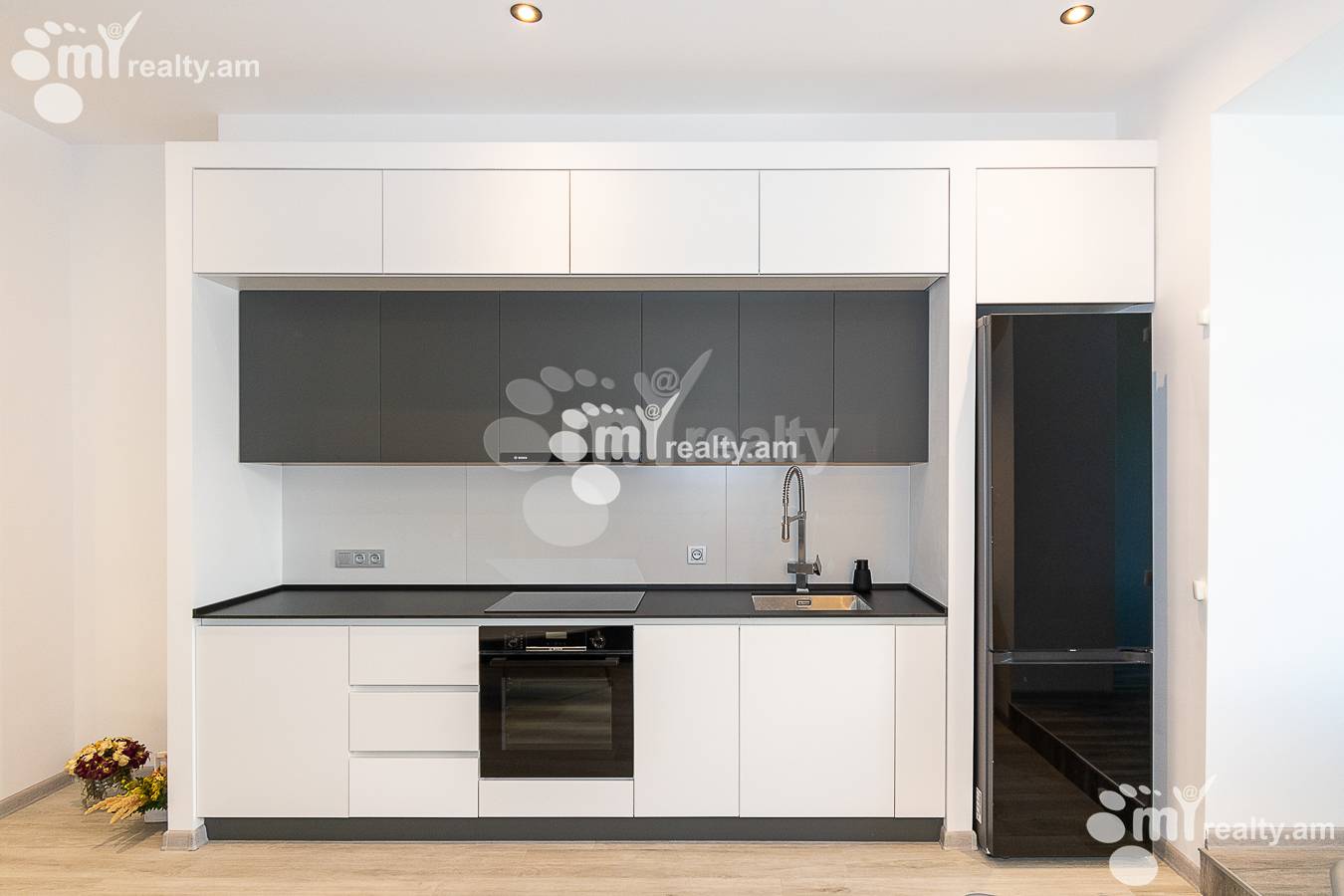 3 bedroom apartment for sale Tigran Mets Ave, Center Yerevan, 144516