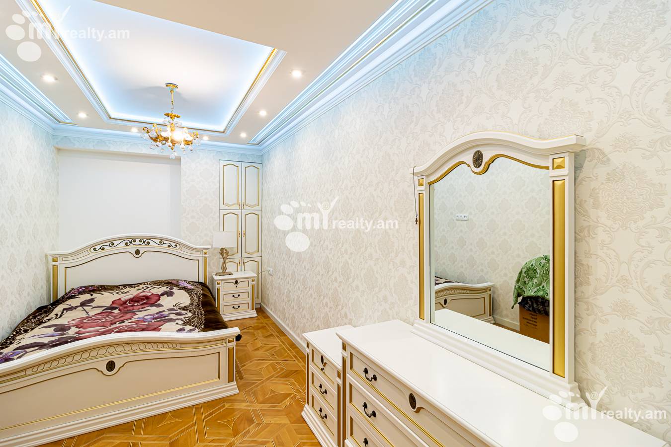 Купить 4 комнатную квартиру Орбели Ехбайрнери ул, Арабкир Ереван, 154537