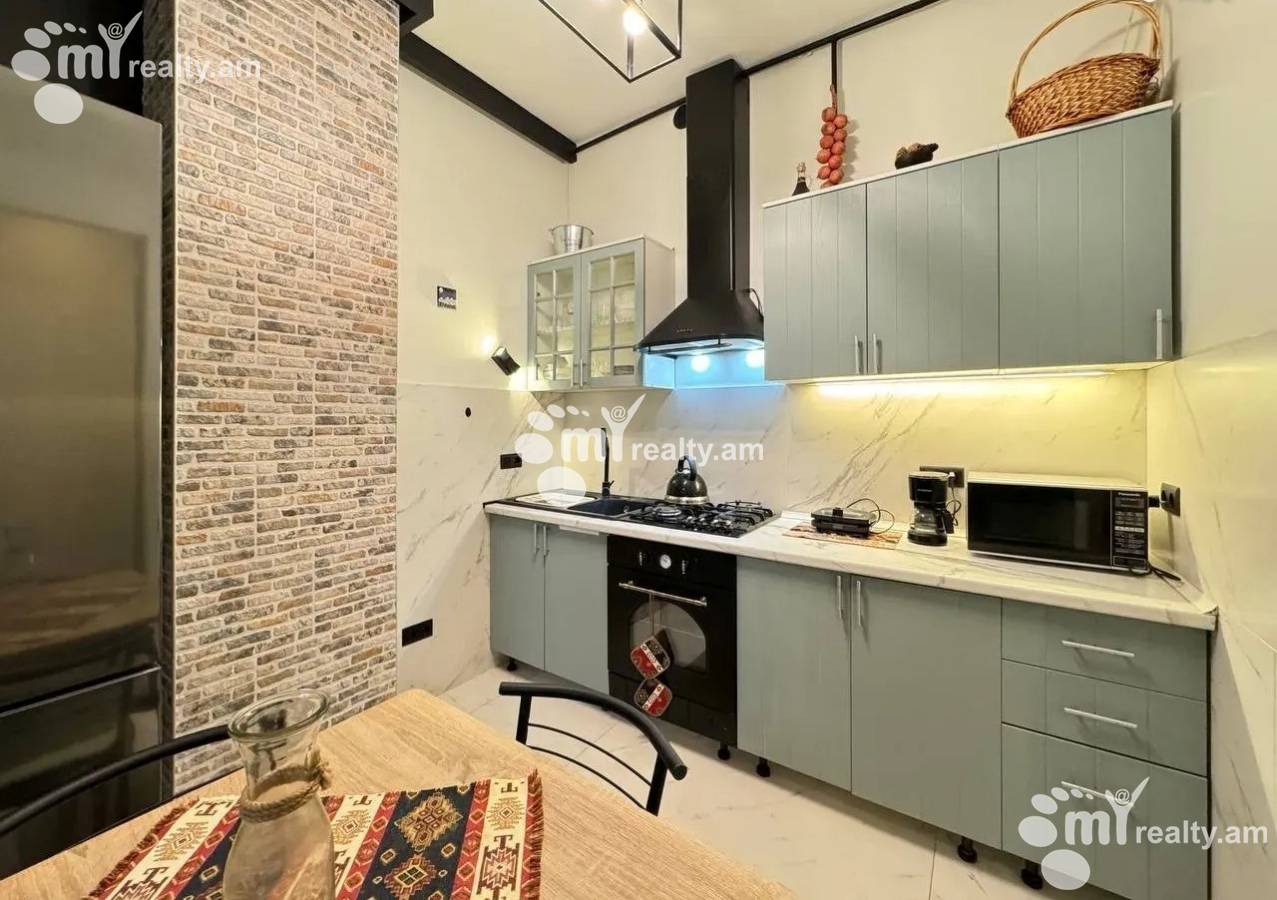 3 bedroom apartment for sale خیابان گِریبودوف, عربگیر ایروان, 158122