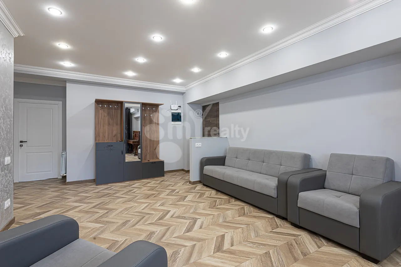 3 bedroom apartment for rent Saryan St, Center Yerevan, 161926