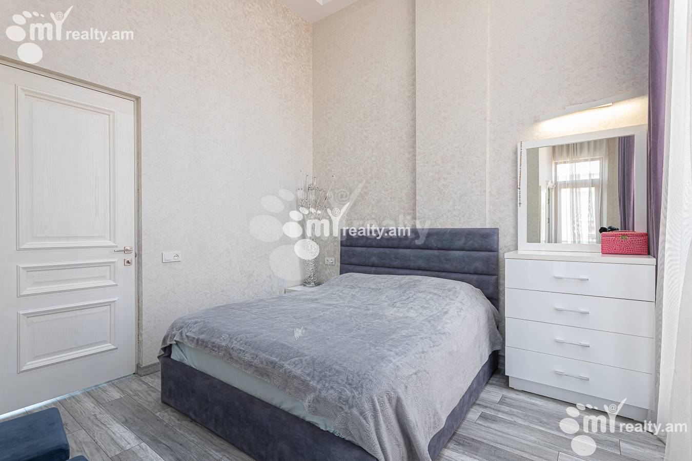 4 bedroom apartment for sale خیابان آدونس, عربگیر ایروان, 156083