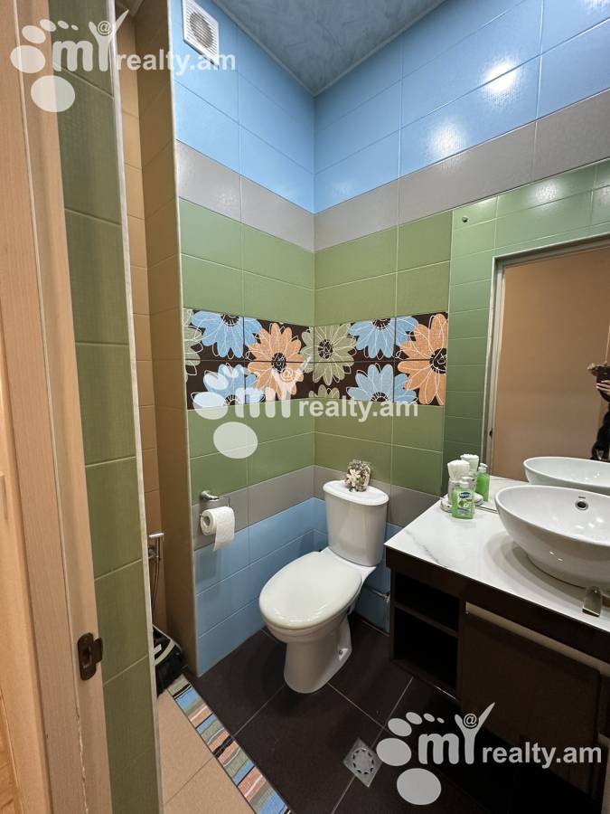 4 bedroom apartment for rent Antarayin St, Center Yerevan, 156196