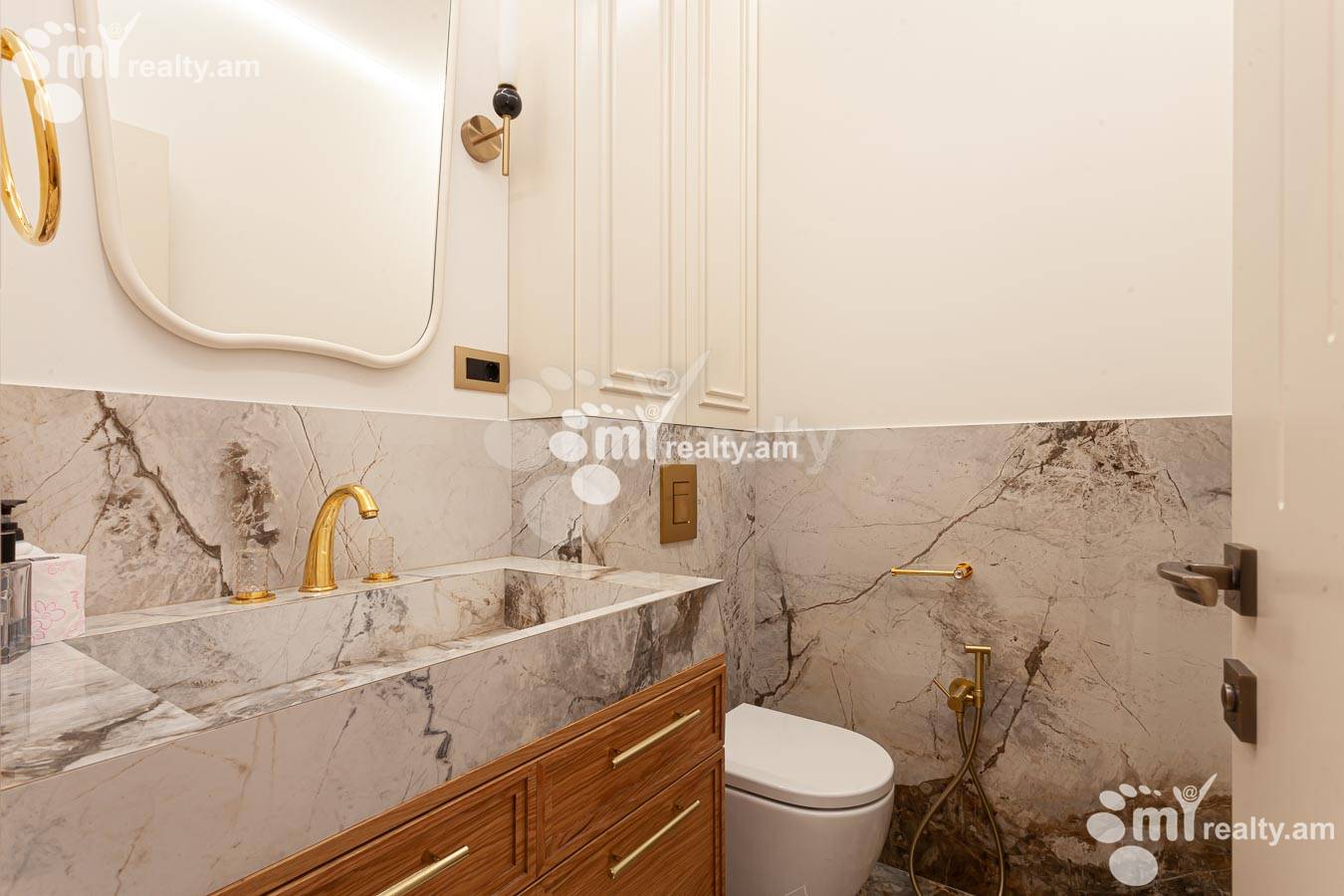 4 bedroom apartment for rent خیابان بوزند, مرکز شهر ایروان, 155158