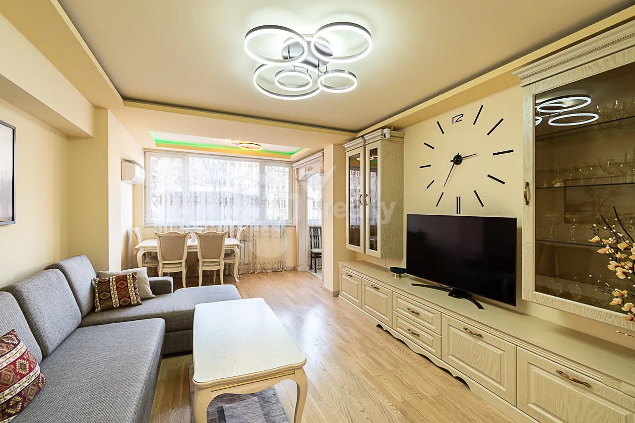 3 bedroom apartment for rent خیابان موسکوویان, مرکز شهر ایروان, 159374