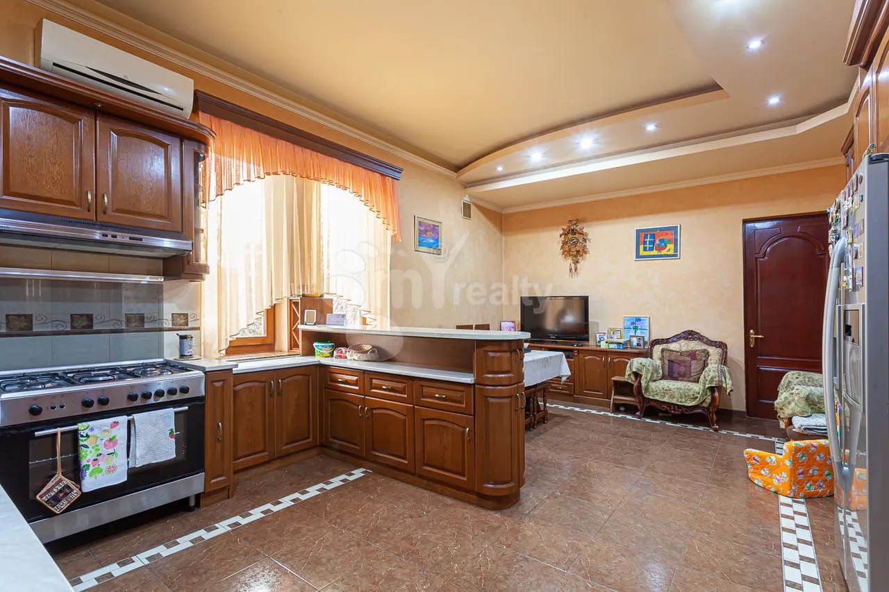 House for sale Pirumyans  St, Davtashen Yerevan, 157263
