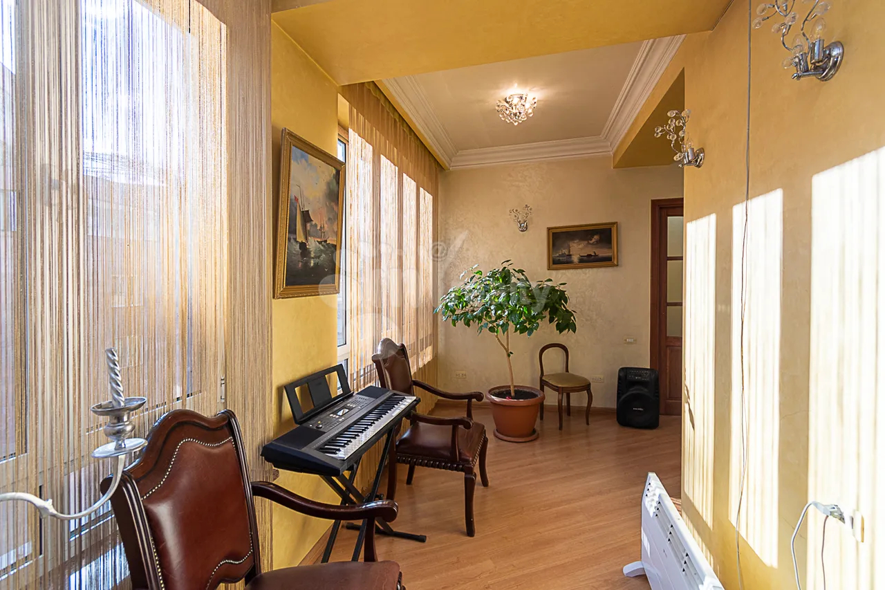 4 bedroom apartment for sale خیابان هین اِرِوانتسی, مرکز شهر ایروان, 159857