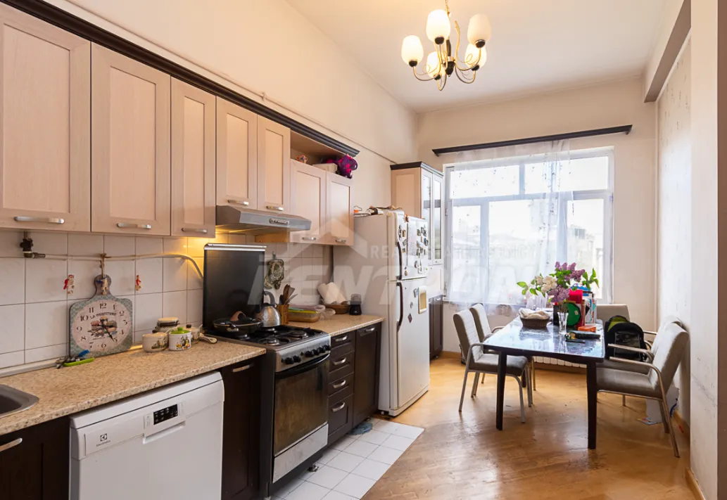 5 bedroom apartment for sale Zakyan St, Center Yerevan, 161876