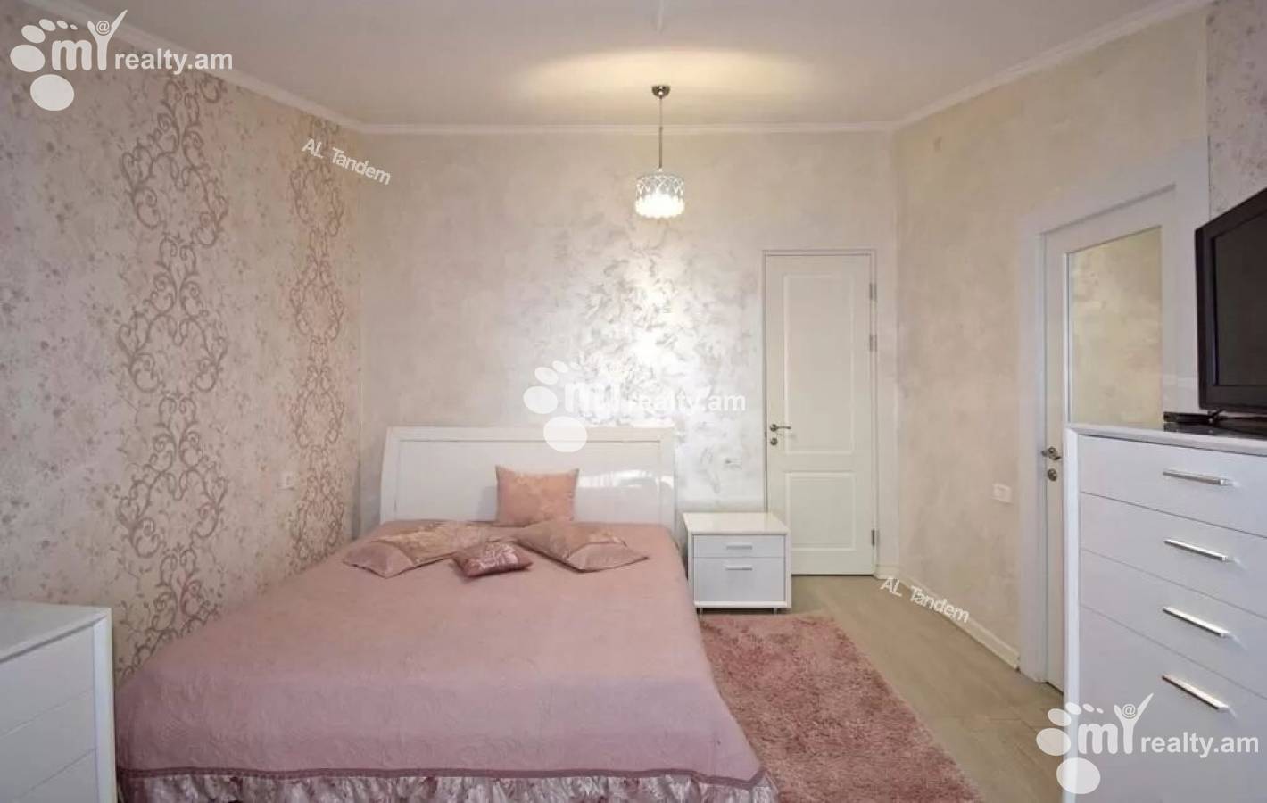 Купить 3 комнатную квартиру Антараин ул, Центр Ереван, 128202