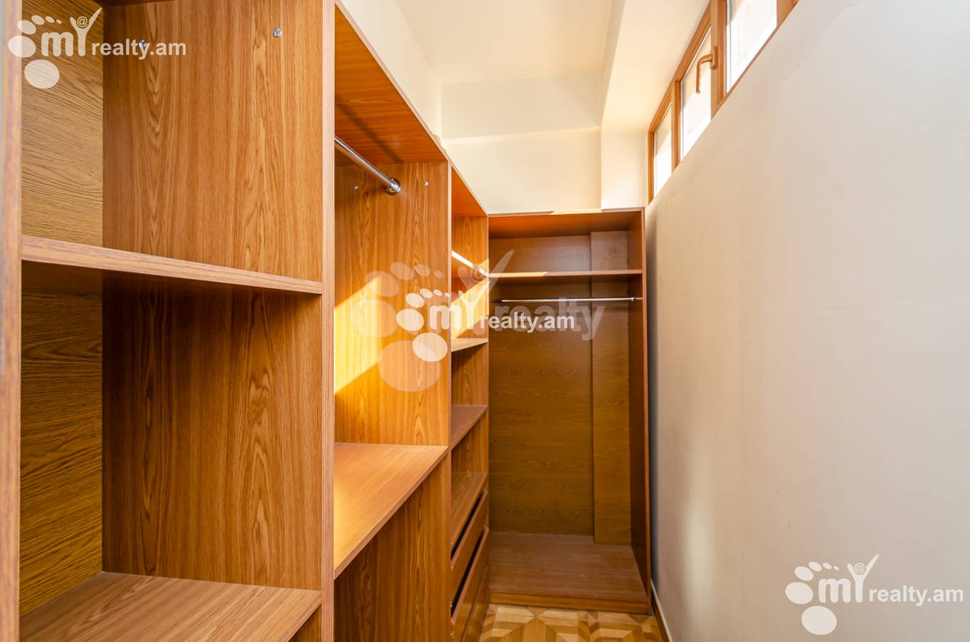 Снять 4 комнатную квартиру Закян ул, Центр Ереван, 154259