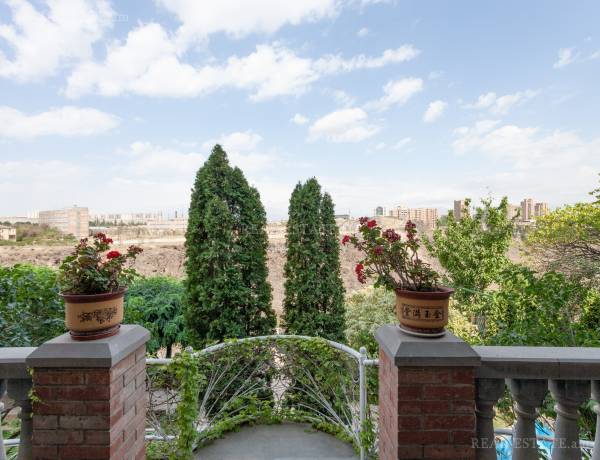 house-for-sale/Hovsep+Emin+St/Arabkir/Yerevan