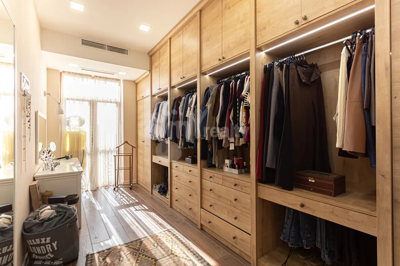 3 սենյականոց բնակարան  Օրբելի Եղբայրների փող, Արաբկիր Երևան, 159691