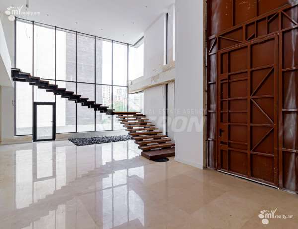 arandznatun-vardzakalutyun-Yerevan-Center