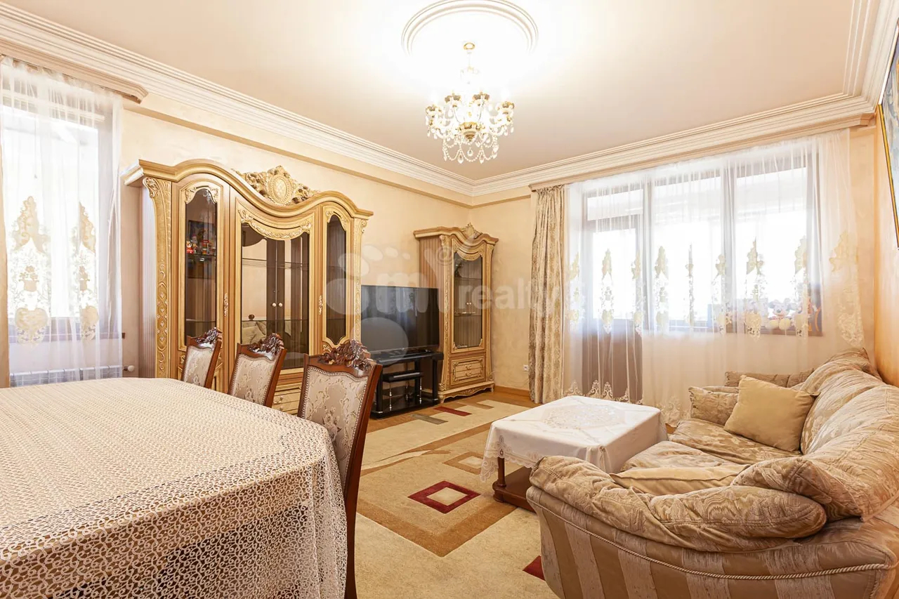 3 bedroom apartment for sale خیابان هامباردزومیان, عربگیر ایروان, 159978