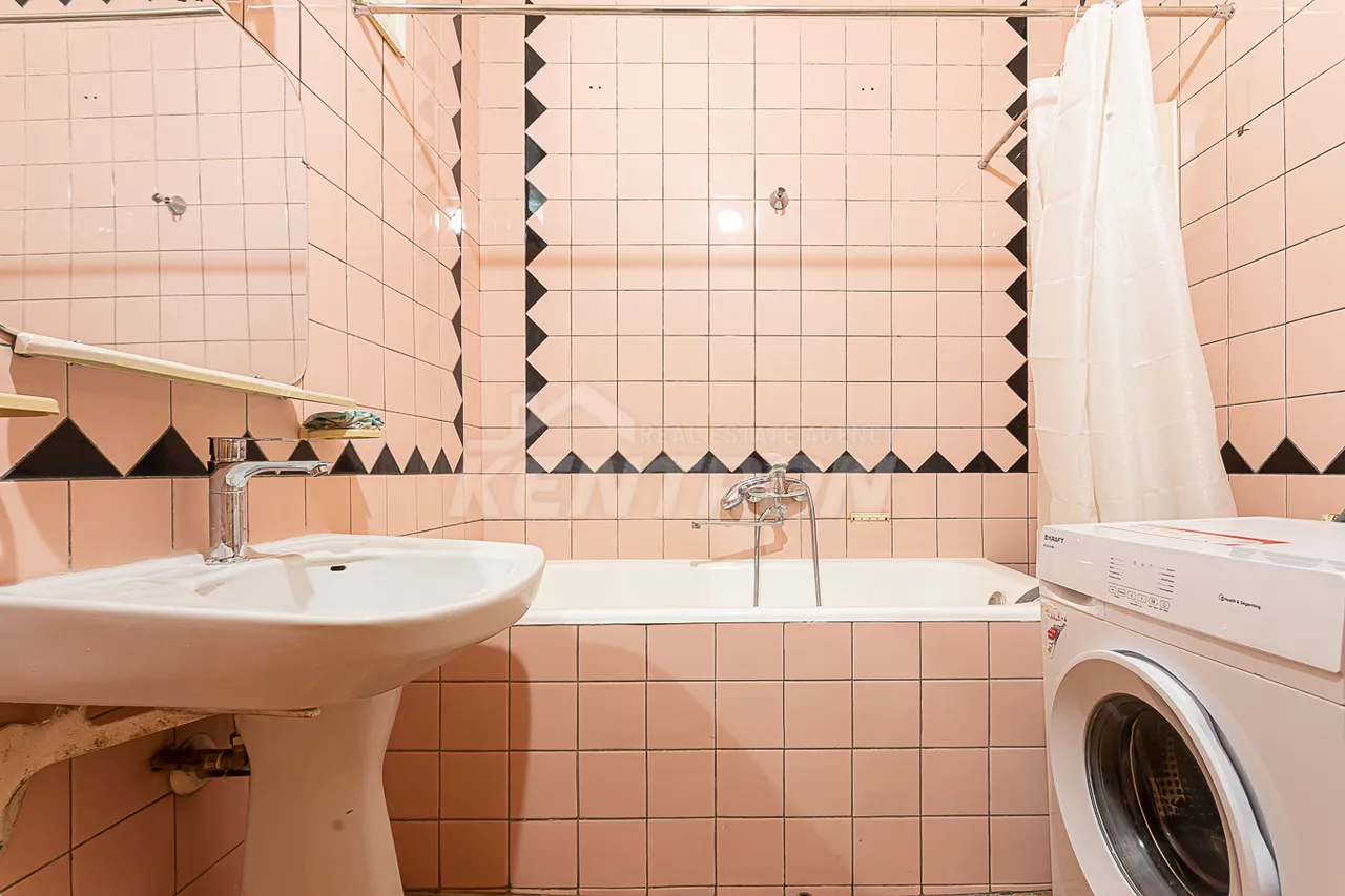 3 bedroom apartment for sale Charents St, Center Yerevan, 157410