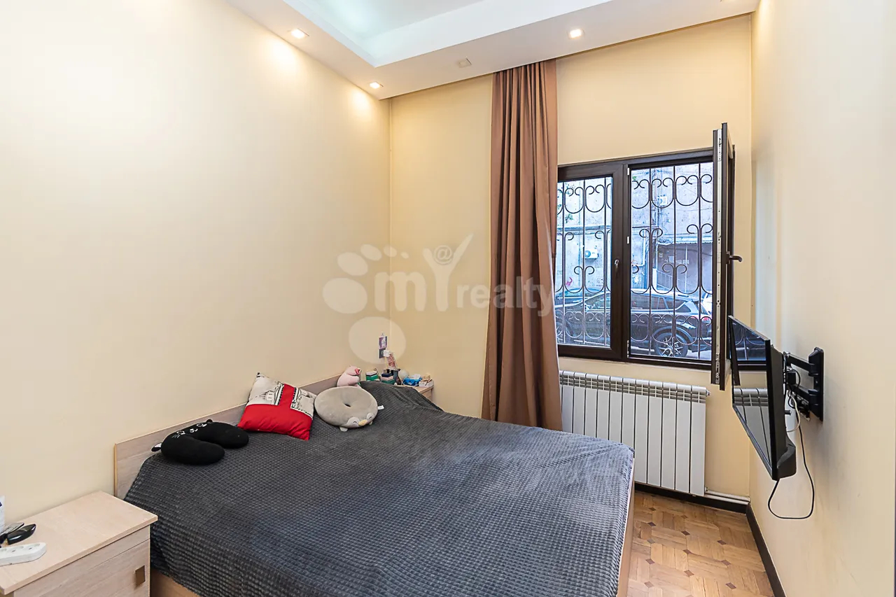 4 bedroom apartment for sale Aghayan St, Center Yerevan, 161574