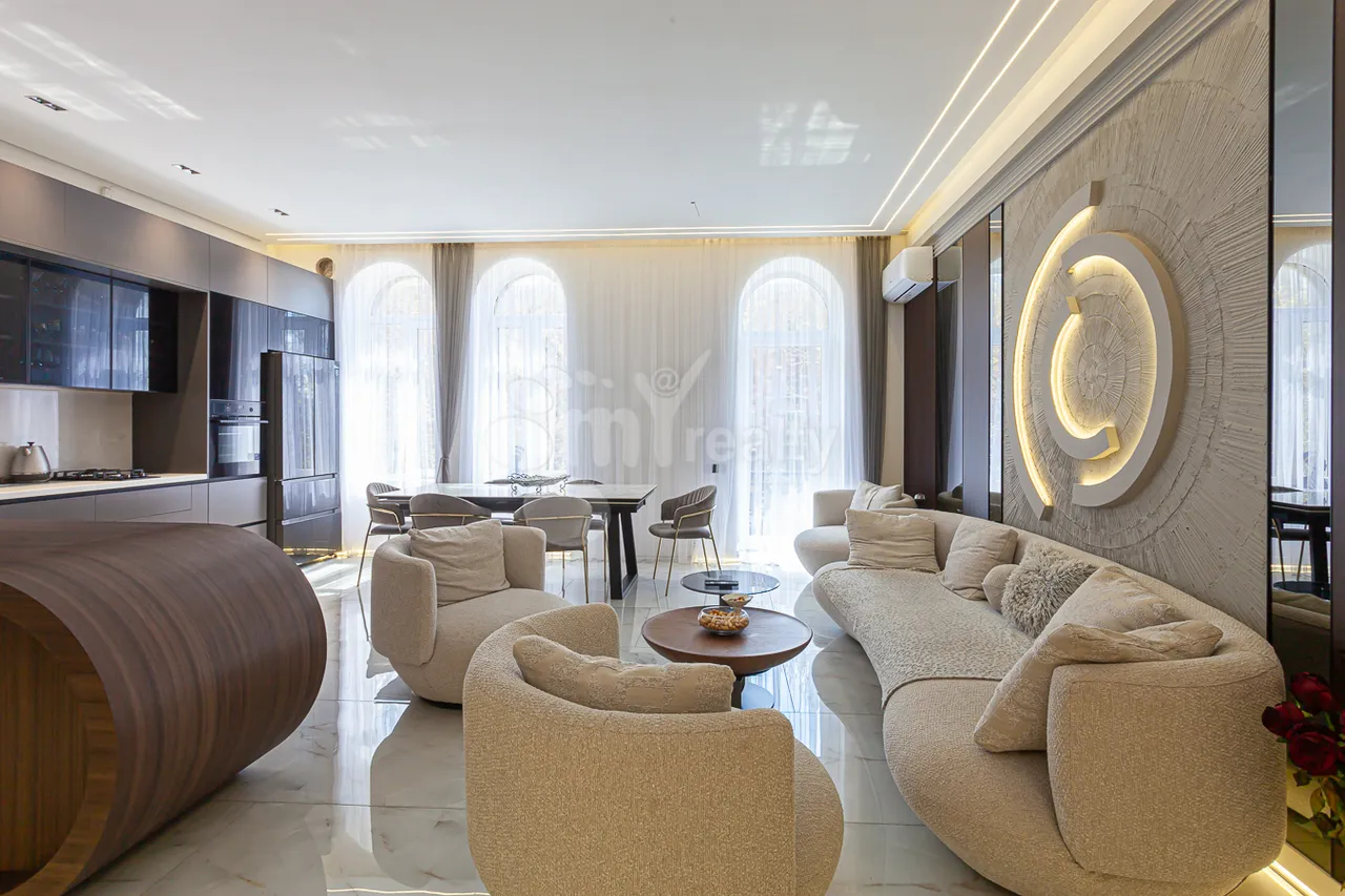 Купить 3 комнатную квартиру Маштоца пр, Центр Ереван, 160249