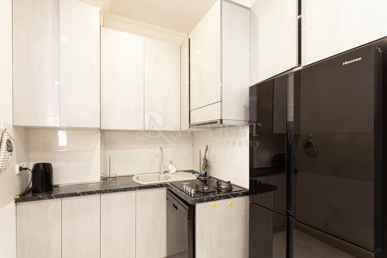 3 սենյականոց բնակարան  Ամիրյան փող, Կենտրոն Երևան, 159135