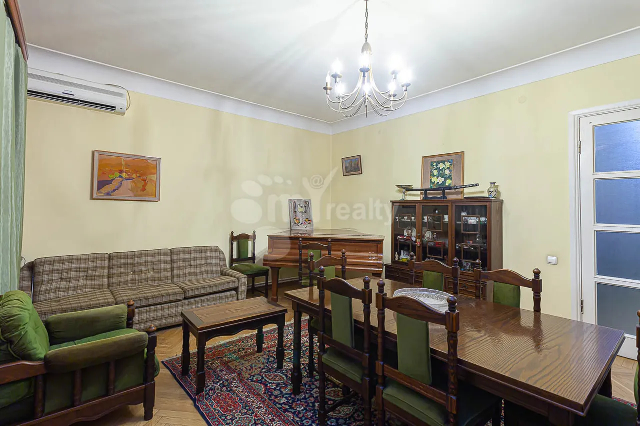 4 սենյականոց բնակարան  Զարոբյան(Զարուբյան) փող, Կենտրոն Երևան, 159861