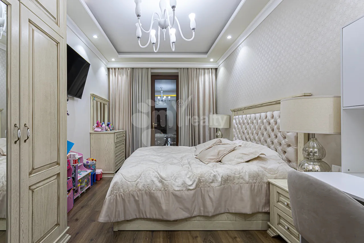 3 bedroom apartment for sale Abovyan St, Center Yerevan, 157936