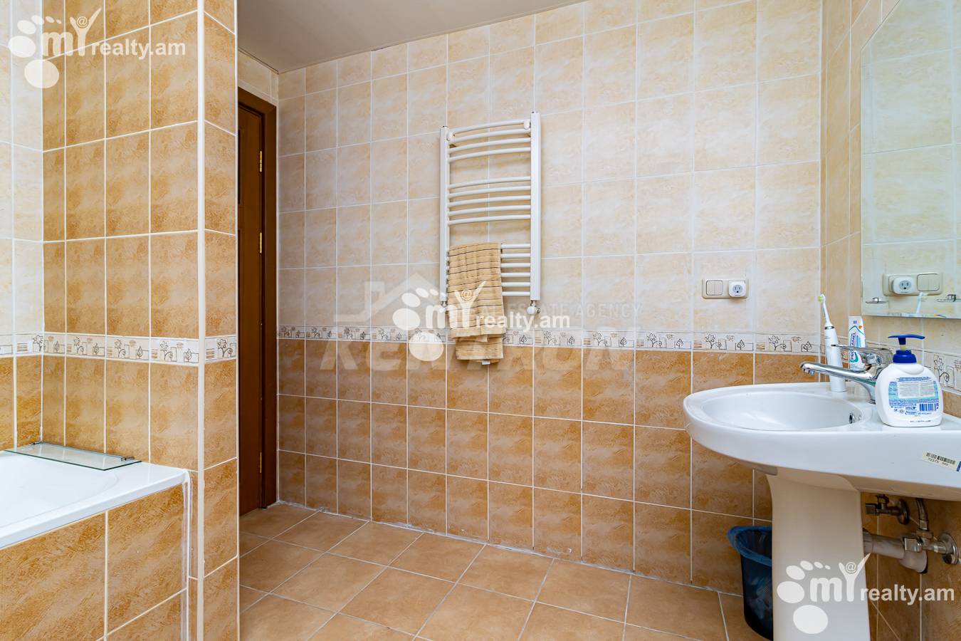 3 bedroom apartment for sale Antarayin St, Center Yerevan, 154887