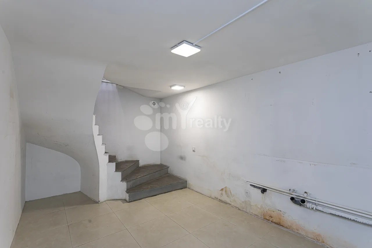 Commercial property for rent Vardanants St, Center Yerevan, 159999