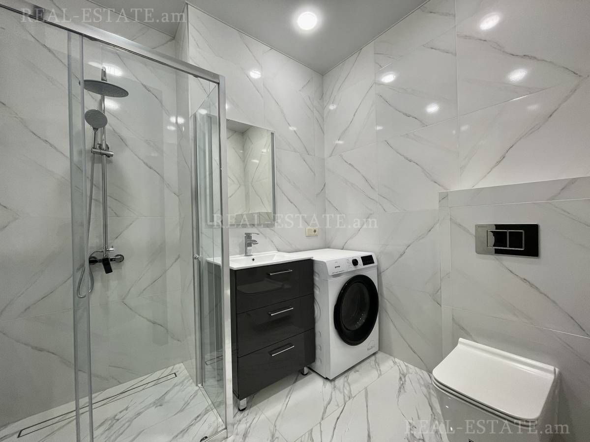 3 bedroom apartment for rent Amiryan St, Center Yerevan, 131705