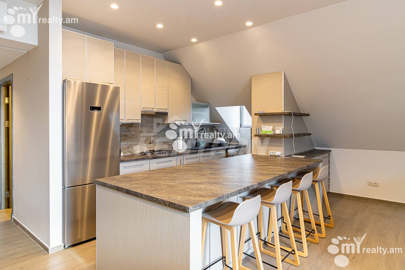 Купить 3 комнатную квартиру Антараин ул, Центр Ереван, 154426