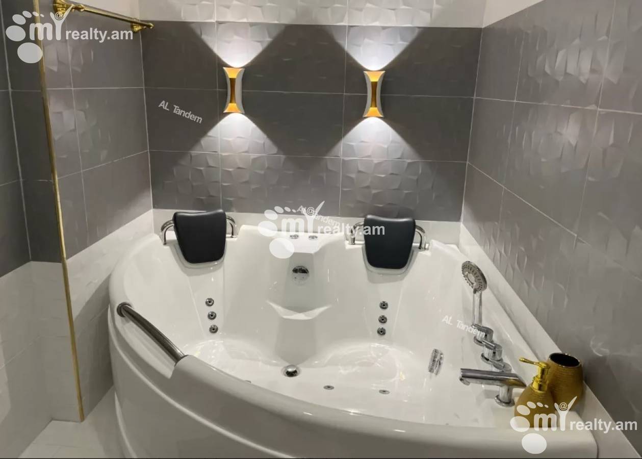 4 bedroom apartment for sale خیابان آرگیشتی, مرکز شهر ایروان, 126096