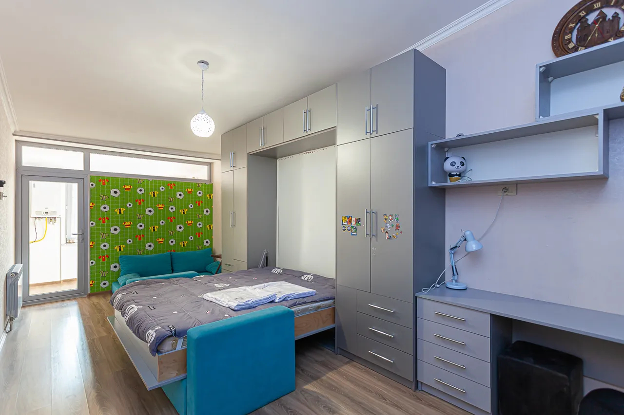 4 bedroom apartment for sale خیابان یِکمالیان, مرکز شهر ایروان, 159759