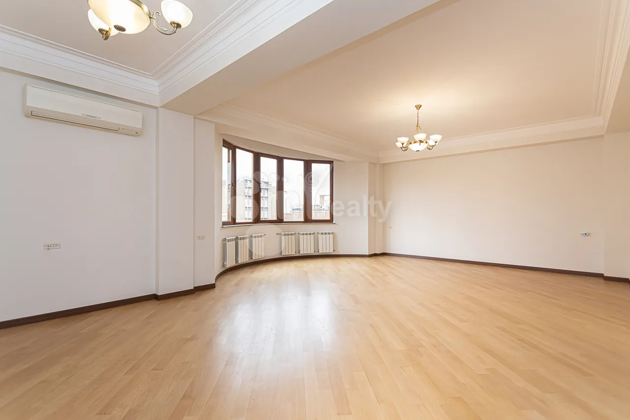 4 bedroom apartment for sale Vardanants St, Center Yerevan, 157558