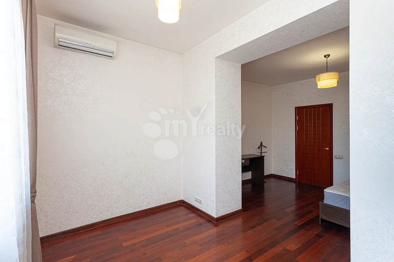 3 bedroom apartment for rent Tamanyan St, Center Yerevan, 157574