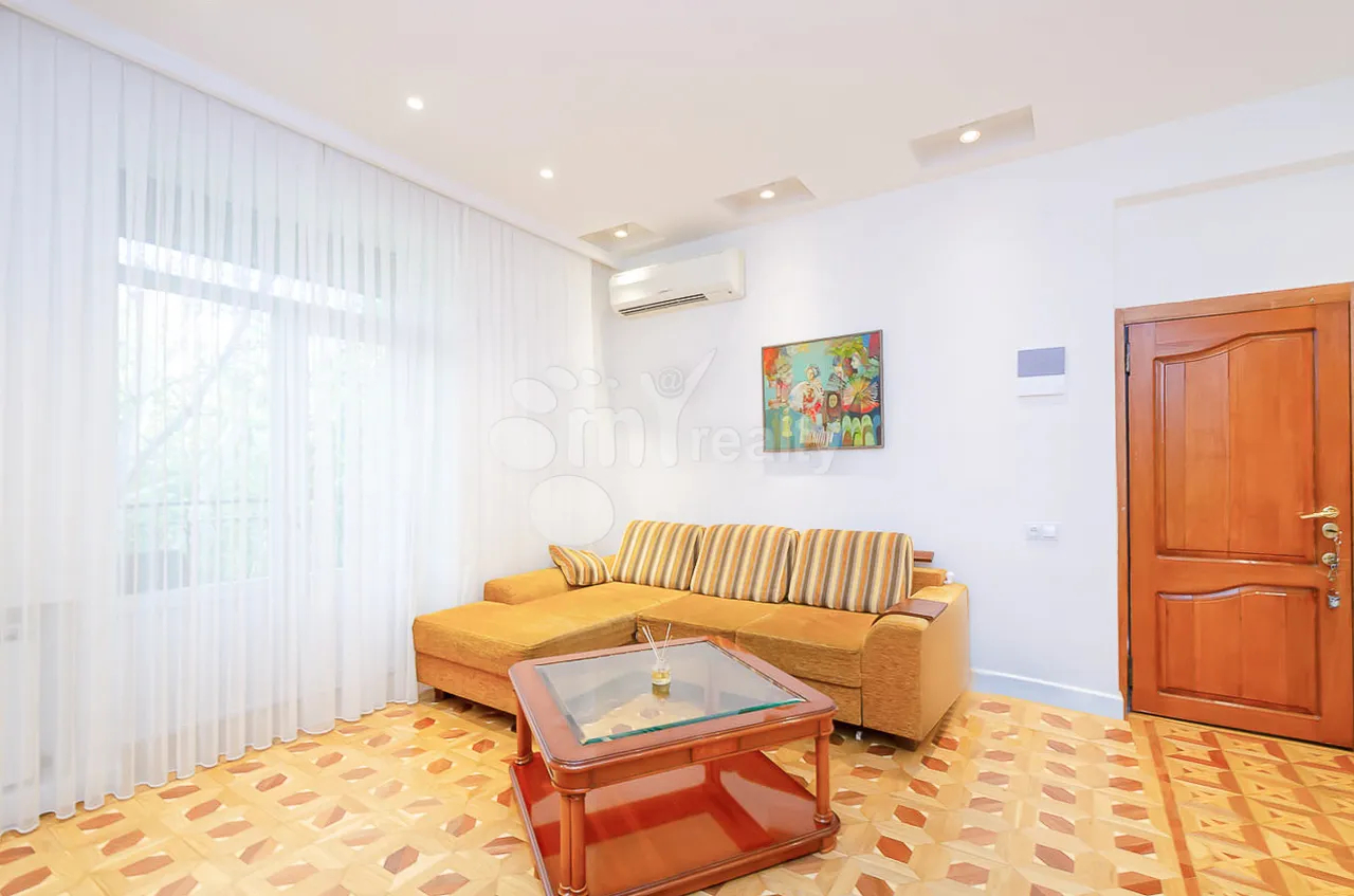 3 bedroom apartment for sale Mashtots Ave, Center Yerevan, 161635