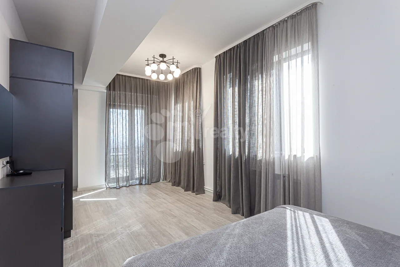 4 bedroom apartment for rent خیابان آنتارایین, مرکز شهر ایروان, 157525